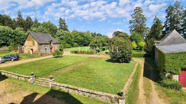 Beau château dans un environnement privilégié à 30 minutes de Vannes.