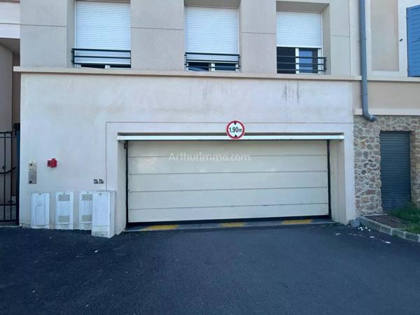 Location                                                      Parking
                        
                                                            à Montlhéry