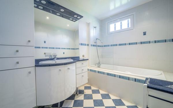 Maison à vendre    4 pièces •  Sainte-Eulalie-en-Born