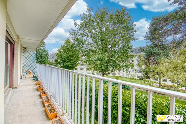 Versailles Avenue de Paris La Bruyère Appartement 7 pièces 138m² avec balcon plein sud et 2 parkings €740 000 ** - Référence 25532