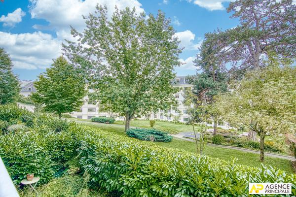 Versailles Avenue de Paris La Bruyère Appartement 7 pièces 138m² avec balcon plein sud et 2 parkings €740 000 ** - Référence 25532