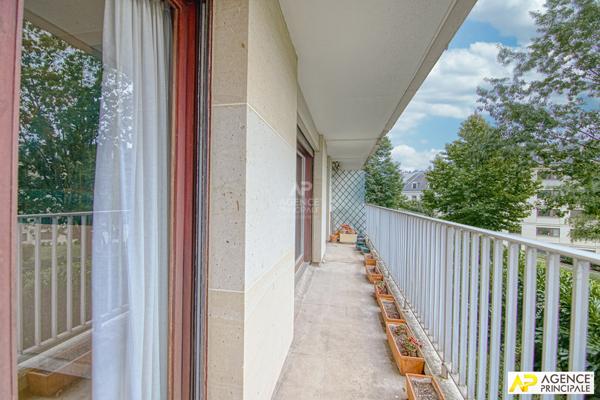 Versailles Avenue de Paris La Bruyère Appartement 7 pièces 138m² avec balcon plein sud et 2 parkings €740 000 ** - Référence 25532