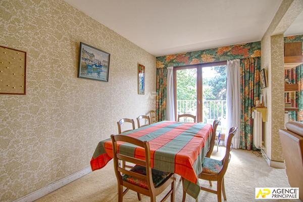 Versailles Avenue de Paris La Bruyère Appartement 7 pièces 138m² avec balcon plein sud et 2 parkings €740 000 ** - Référence 25532