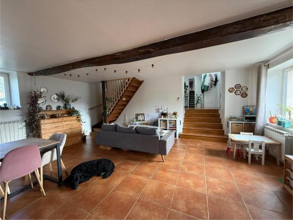 Très belle maison rénovée avec terrain et grange