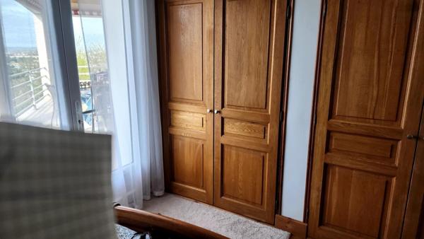 Cette maison aux volume lumineux et harmonieux,