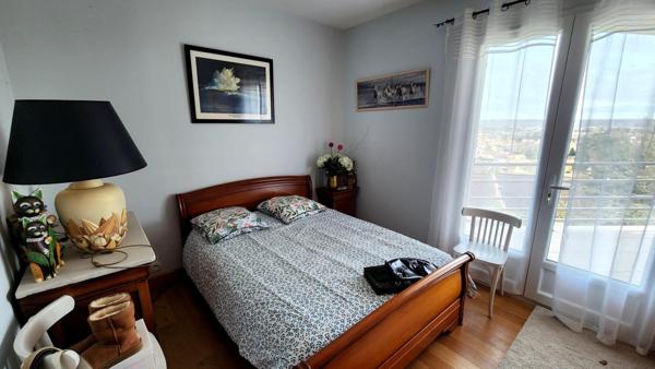 Cette maison aux volume lumineux et harmonieux,