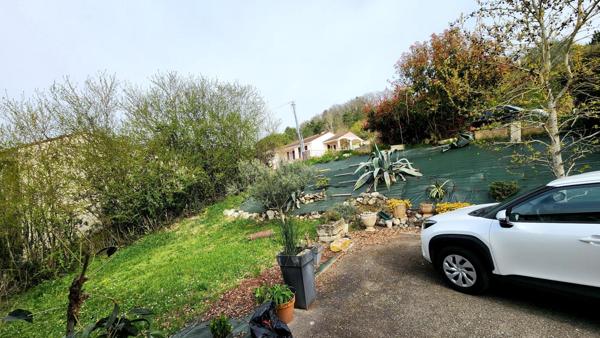 Cette maison aux volume lumineux et harmonieux,