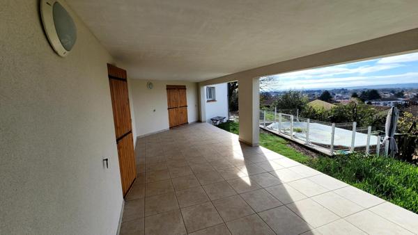 Cette maison aux volume lumineux et harmonieux,