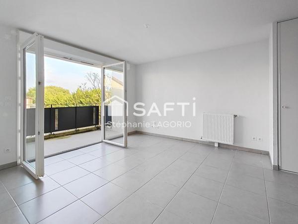 T2 lumineux avec balcon et parking