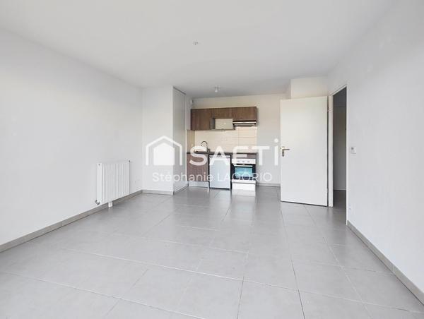 T2 lumineux avec balcon et parking