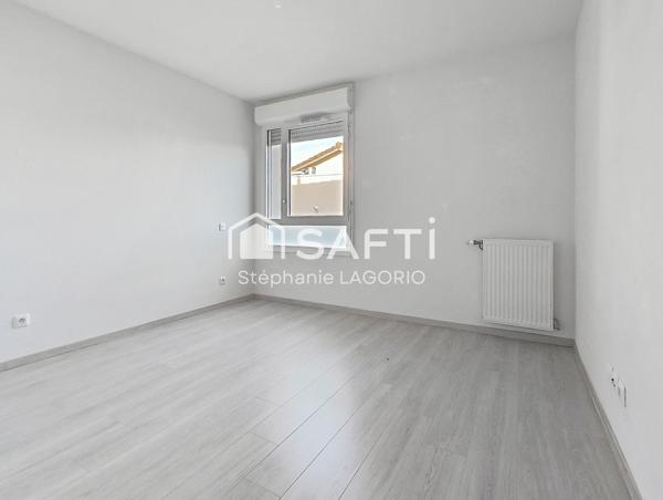 T2 lumineux avec balcon et parking