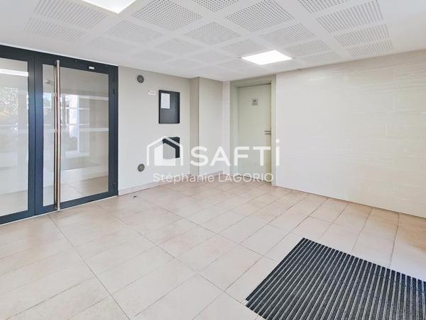 T2 lumineux avec balcon et parking