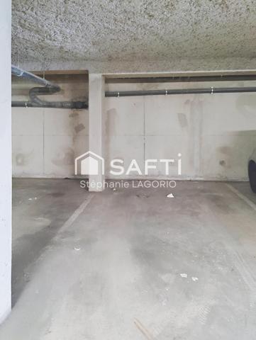 T2 lumineux avec balcon et parking