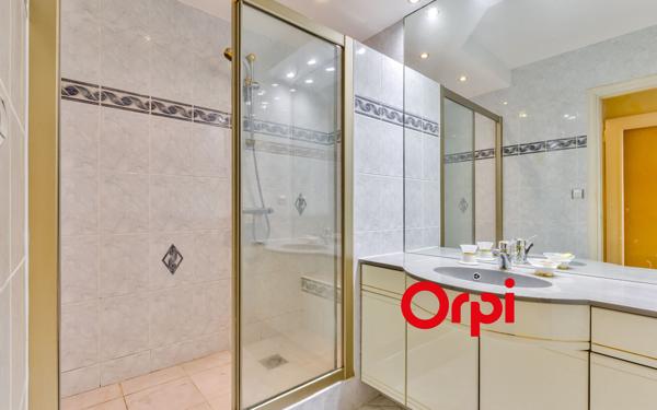 Appartement à vendre    3 pièces • 74 m2 Lyon 2