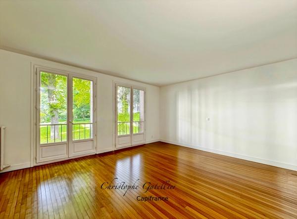 96 m² – 3 chambres + possibilité 4 – Parc arboré – Gare à pied