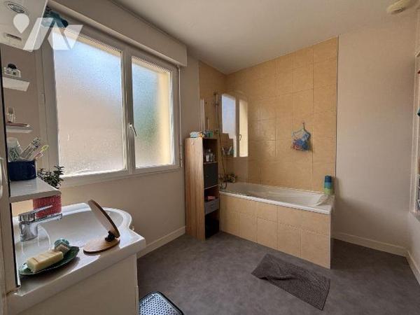 NOUVEAUTE Trente-Cinq Notaires - RENNES - La Binquenais

Venez découvrir cette charmante mais...