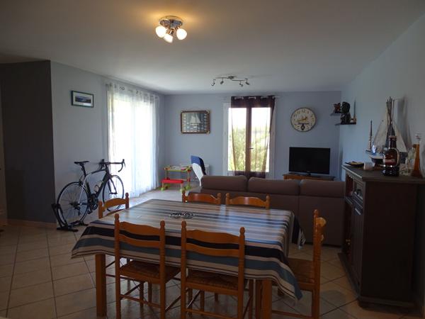 MAISON PLAIN PIED 3 CHAMBRES GARAGE ET JARDIN A LEUC