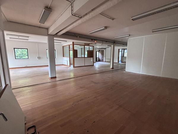 À LOUER - LOCAL COMMERCIAL- MENNECY