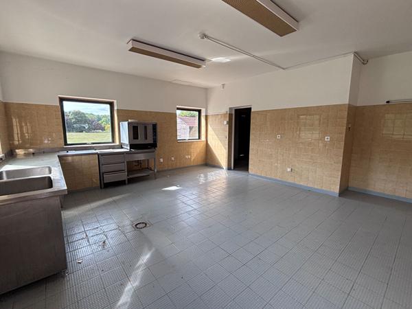 À LOUER - LOCAL COMMERCIAL- MENNECY