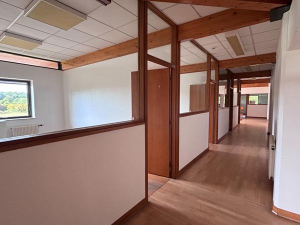 À LOUER - LOCAL COMMERCIAL- MENNECY