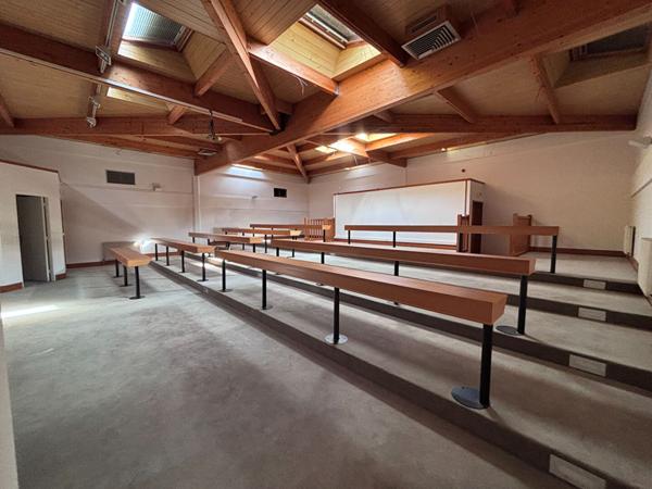 À LOUER - LOCAL COMMERCIAL- MENNECY