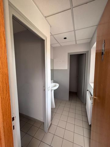 À LOUER - LOCAL COMMERCIAL- MENNECY