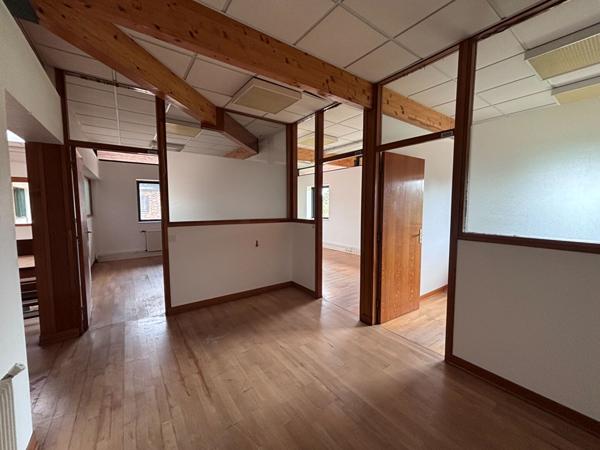 À LOUER - LOCAL COMMERCIAL- MENNECY