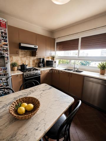 Bel  appartement dans un quartier très recherché des Flanades au 7ème et DERNIER étage d'un immeuble très bien entretenue. 
Vous vivrez à proximité du TRAM ( 10mn à pied du RER D), des ÉCOLES  et COMMERCES.
Ne tardez pas à découvrir ce SPACIEUX appartement de 93m2 LUMINEUX et FONCTIONNEL, il offre de beaux volumes et une agréable VUE DÉGAGÉE.
L'appartement se compose de :
- Une entrée avec rangements
- Un séjour lumineux ouvrant sur une loggia de 11m2
- Une cuisine indépendante avec une arrière cuisine 
- 3 chambres confortables
- Une salle de bain
- 1 walter -closet séparé

Les atouts : 
+++ Doubles vitrages
+++ Cave
+++ Dernier étage
Idéal pour une famille ou pour un investissement de qualité.