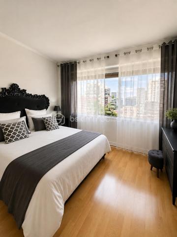 Bel  appartement dans un quartier très recherché des Flanades au 7ème et DERNIER étage d'un immeuble très bien entretenue. 
Vous vivrez à proximité du TRAM ( 10mn à pied du RER D), des ÉCOLES  et COMMERCES.
Ne tardez pas à découvrir ce SPACIEUX appartement de 93m2 LUMINEUX et FONCTIONNEL, il offre de beaux volumes et une agréable VUE DÉGAGÉE.
L'appartement se compose de :
- Une entrée avec rangements
- Un séjour lumineux ouvrant sur une loggia de 11m2
- Une cuisine indépendante avec une arrière cuisine 
- 3 chambres confortables
- Une salle de bain
- 1 walter -closet séparé

Les atouts : 
+++ Doubles vitrages
+++ Cave
+++ Dernier étage
Idéal pour une famille ou pour un investissement de qualité.