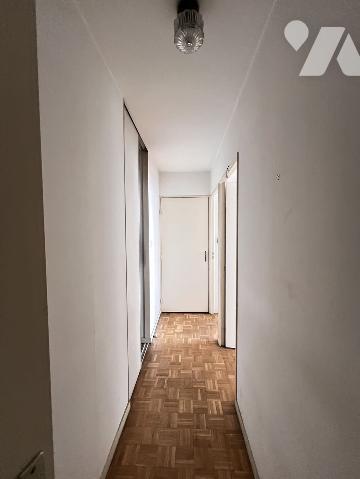 CHARPENNES, T3 de 72,65 m² avec balcon garage fermé et cave dans copropriété de 1995.