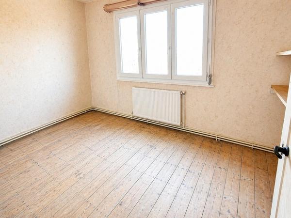 MAISON SEMI-INDIVIDUELLE AVEC GARAGE, JARDIN & FORT POTENTIEL