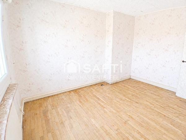 MAISON SEMI-INDIVIDUELLE AVEC GARAGE, JARDIN & FORT POTENTIEL