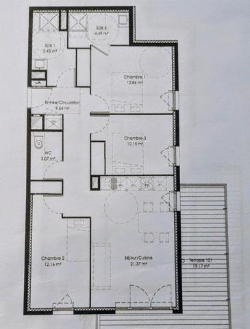 Situé a Toulon Ouest, cet appartement offre un cadre de vie dynamique et familial. Proche des écoles et des collèges, il assure une proximité pratique pour les familles