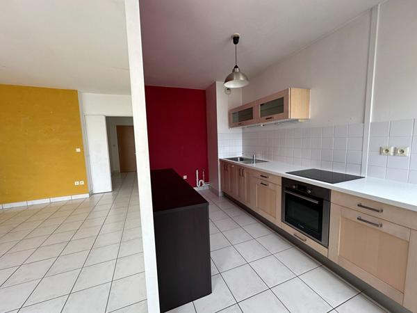 Appartement quartier Gloriette à Nantes 2 pièces 1 chambre avec balcon et garage boxé.