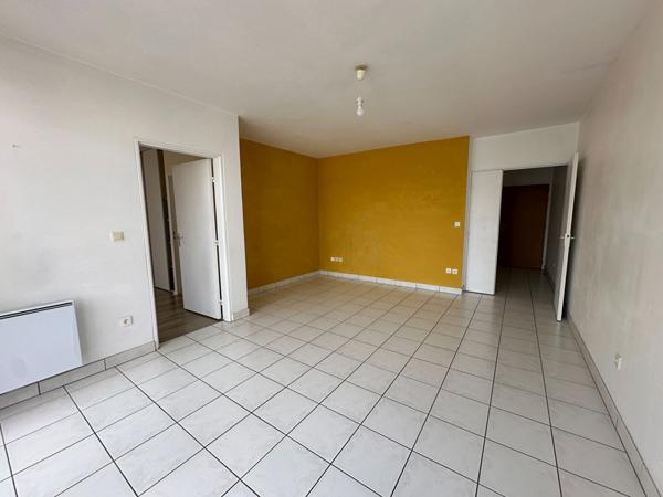 Appartement quartier Gloriette à Nantes 2 pièces 1 chambre avec balcon et garage boxé.
