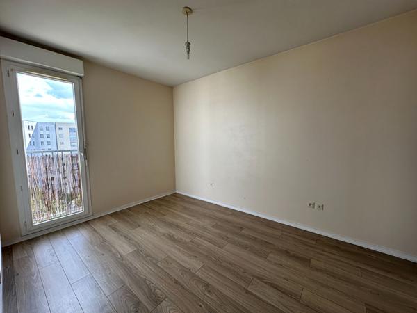 Appartement quartier Gloriette à Nantes 2 pièces 1 chambre avec balcon et garage boxé.