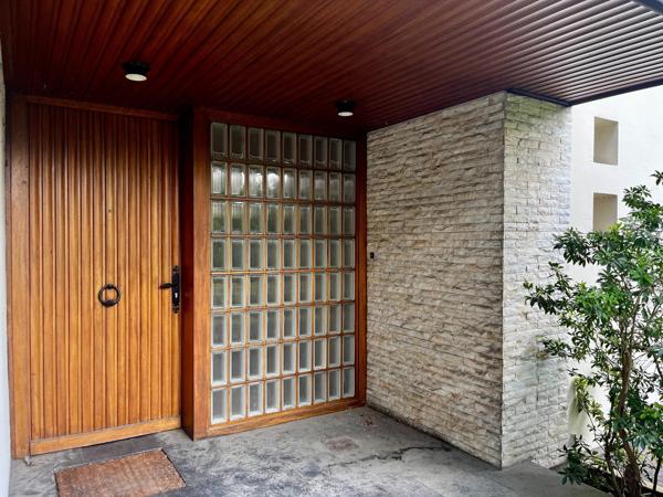 Maison d'architecte moderniste à réinventer.