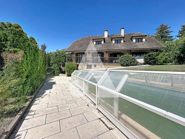 Maison 10 pièces 242.04 m2