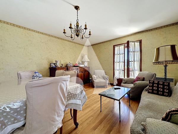 Maison 10 pièces 242.04 m2