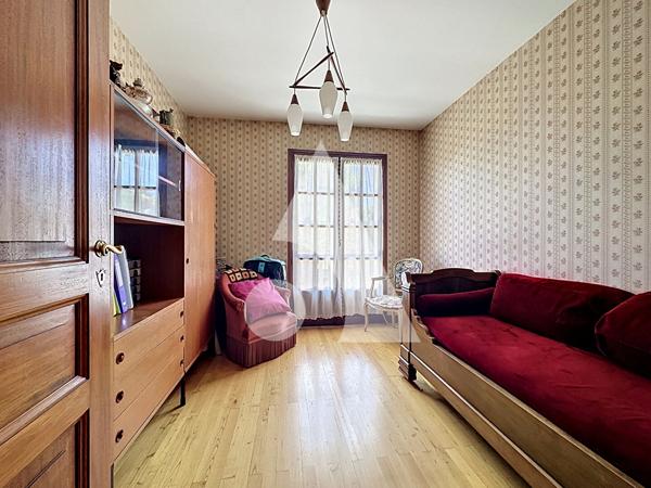 Maison 10 pièces 242.04 m2
