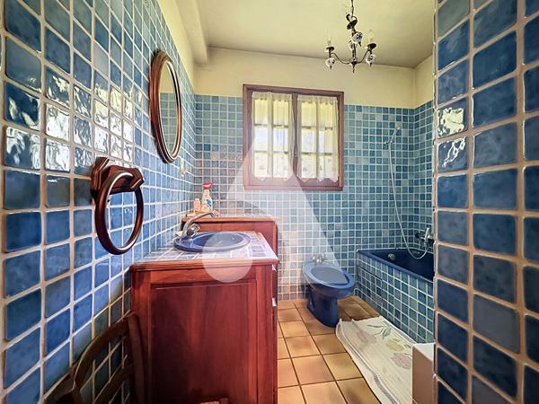Maison 10 pièces 242.04 m2