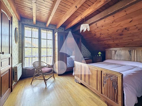 Maison 10 pièces 242.04 m2