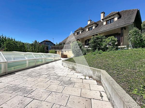 Maison 10 pièces 242.04 m2