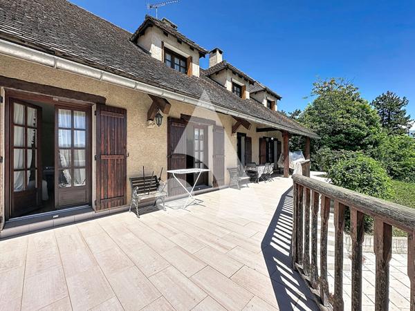 Maison 10 pièces 242.04 m2