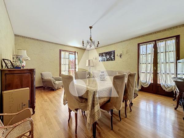 Maison 10 pièces 242.04 m2