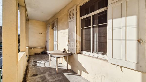 CHATEAURENARD - Maison de ville avec grand garage de 100 m2