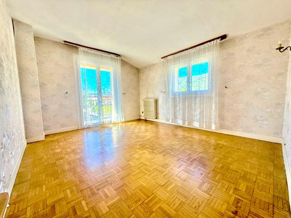 A VENDRE : MAISON T4 INDEPENDANTE AVEC 1 ETAGE + JARDIN ET GARAGE