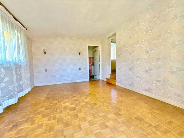 A VENDRE : MAISON T4 INDEPENDANTE AVEC 1 ETAGE + JARDIN ET GARAGE