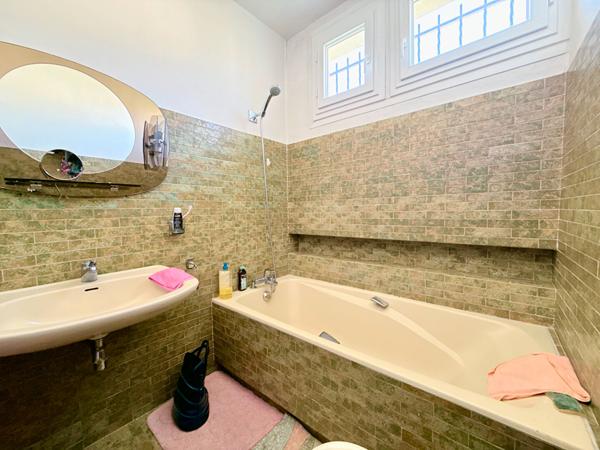 A VENDRE : MAISON T4 INDEPENDANTE AVEC 1 ETAGE + JARDIN ET GARAGE