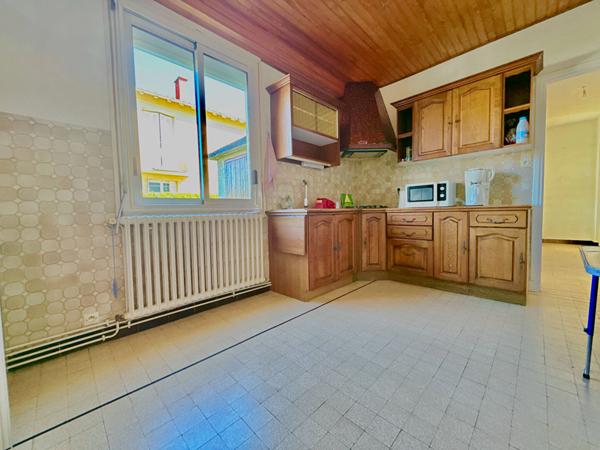 A VENDRE : MAISON T4 INDEPENDANTE AVEC 1 ETAGE + JARDIN ET GARAGE